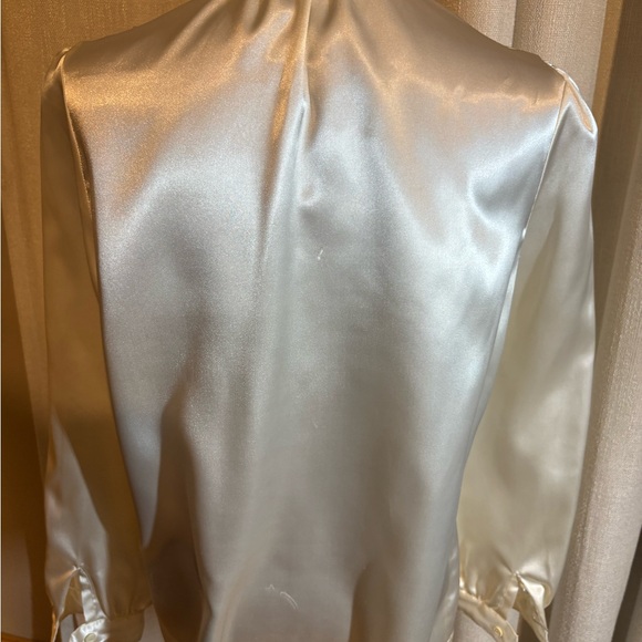 Chic Satin Bow-Tie Blouse - Picture 3 of 6